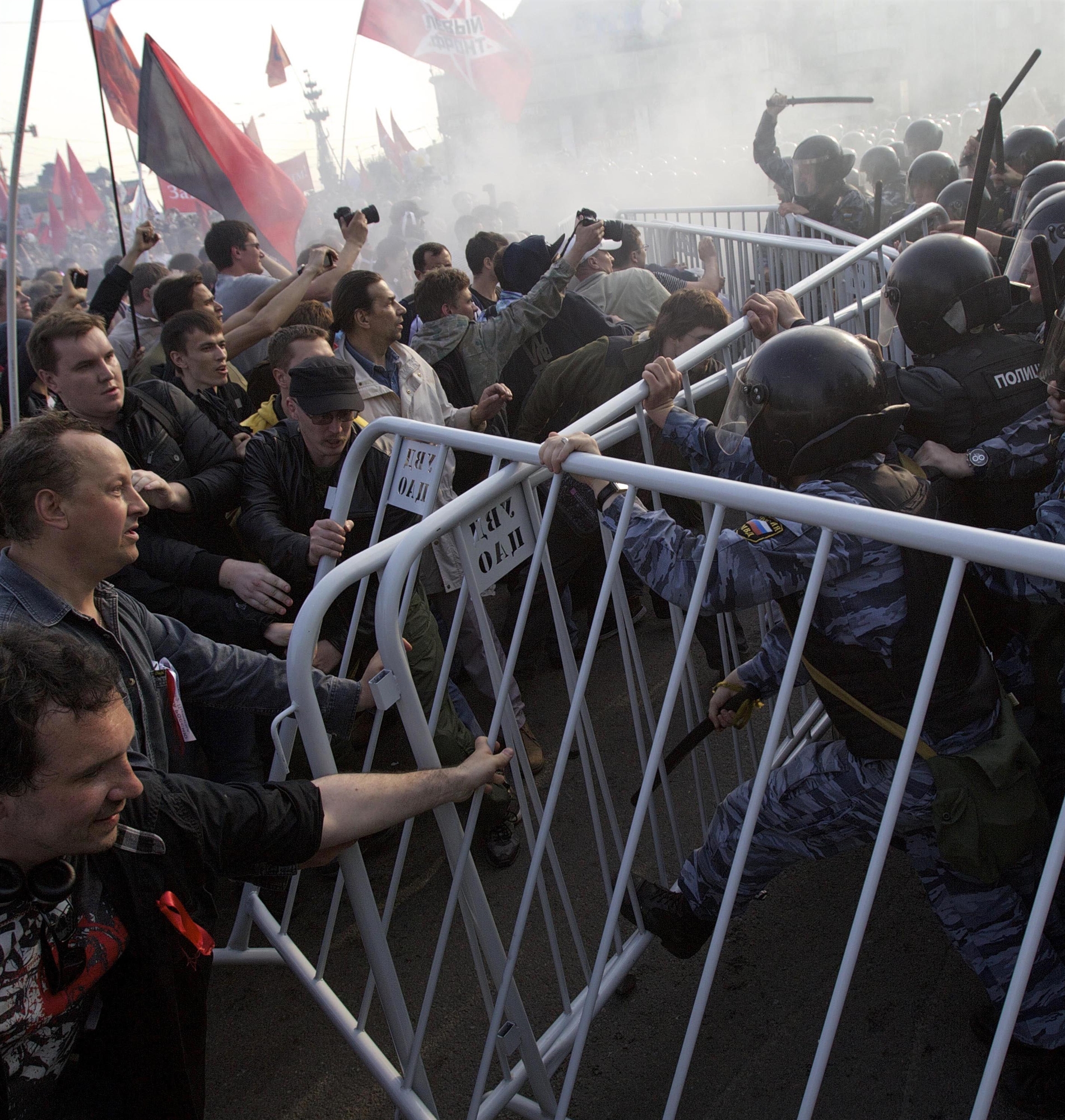 Βλαντιμίρ Πούτιν: Η κατασκευή ενός δικτάτορα-4