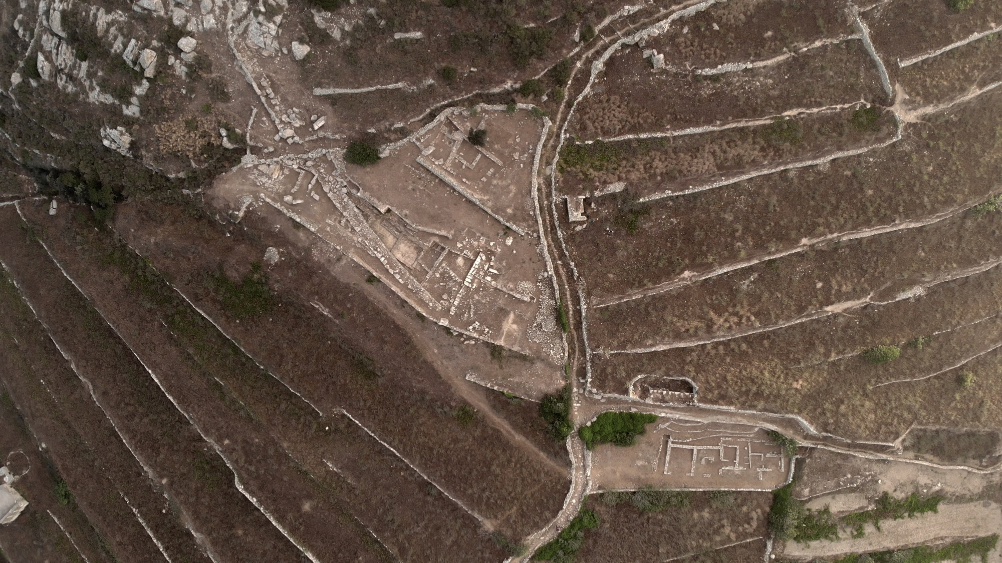 To αρχαίο παρελθόν της Τήνου, με επίκεντρο το Ξώμπουργο-1