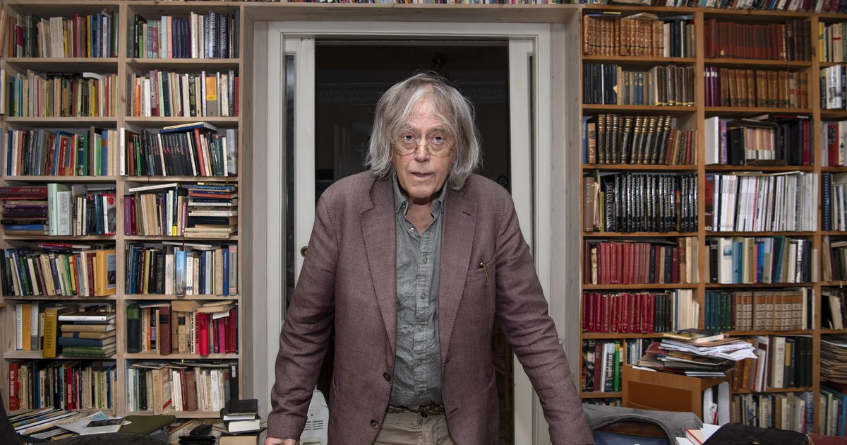 βιβλία-εξορυγμένα-από-το-χώμα-ή-από-τον-561782716