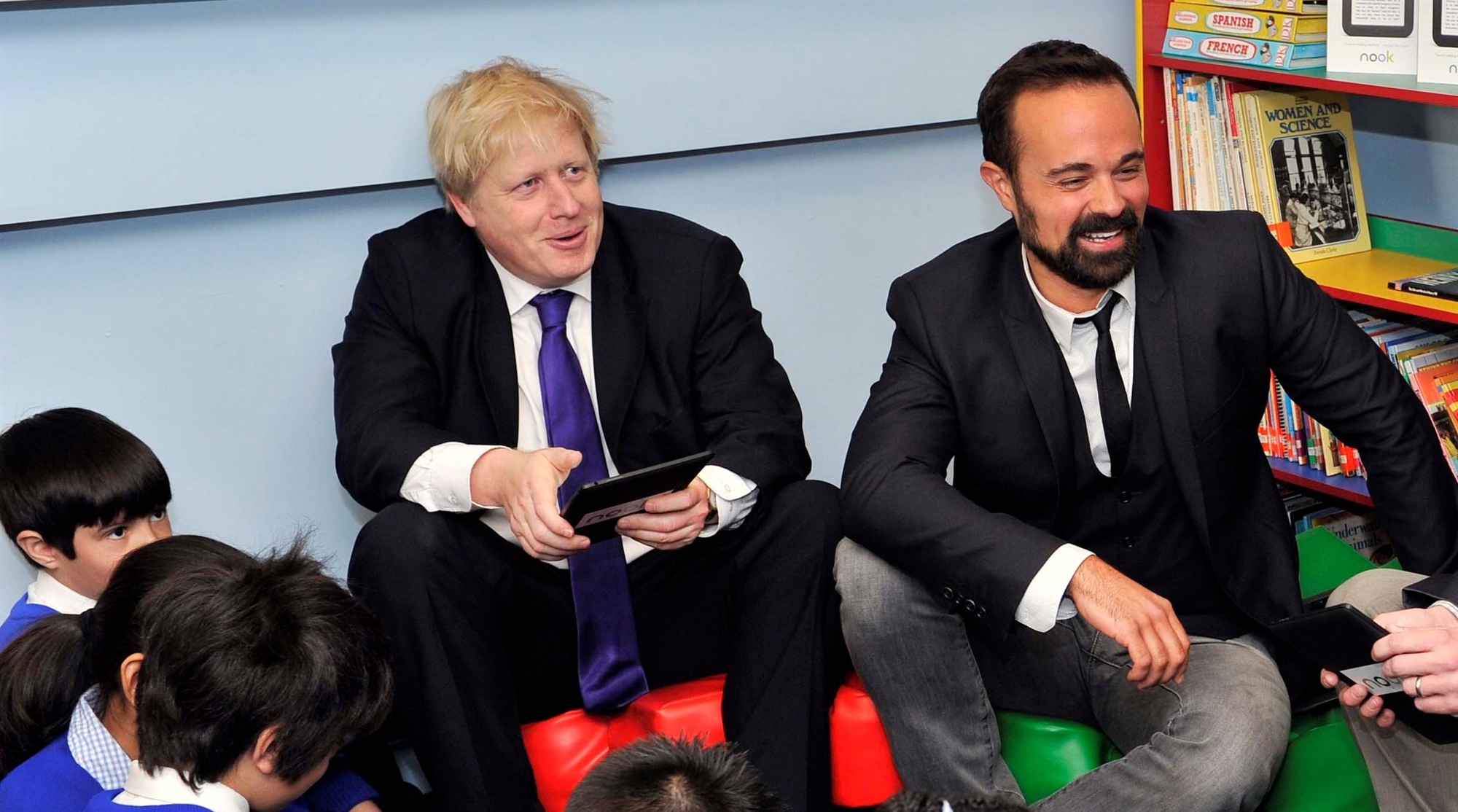 μια-κραταιή-φιλία-561770119