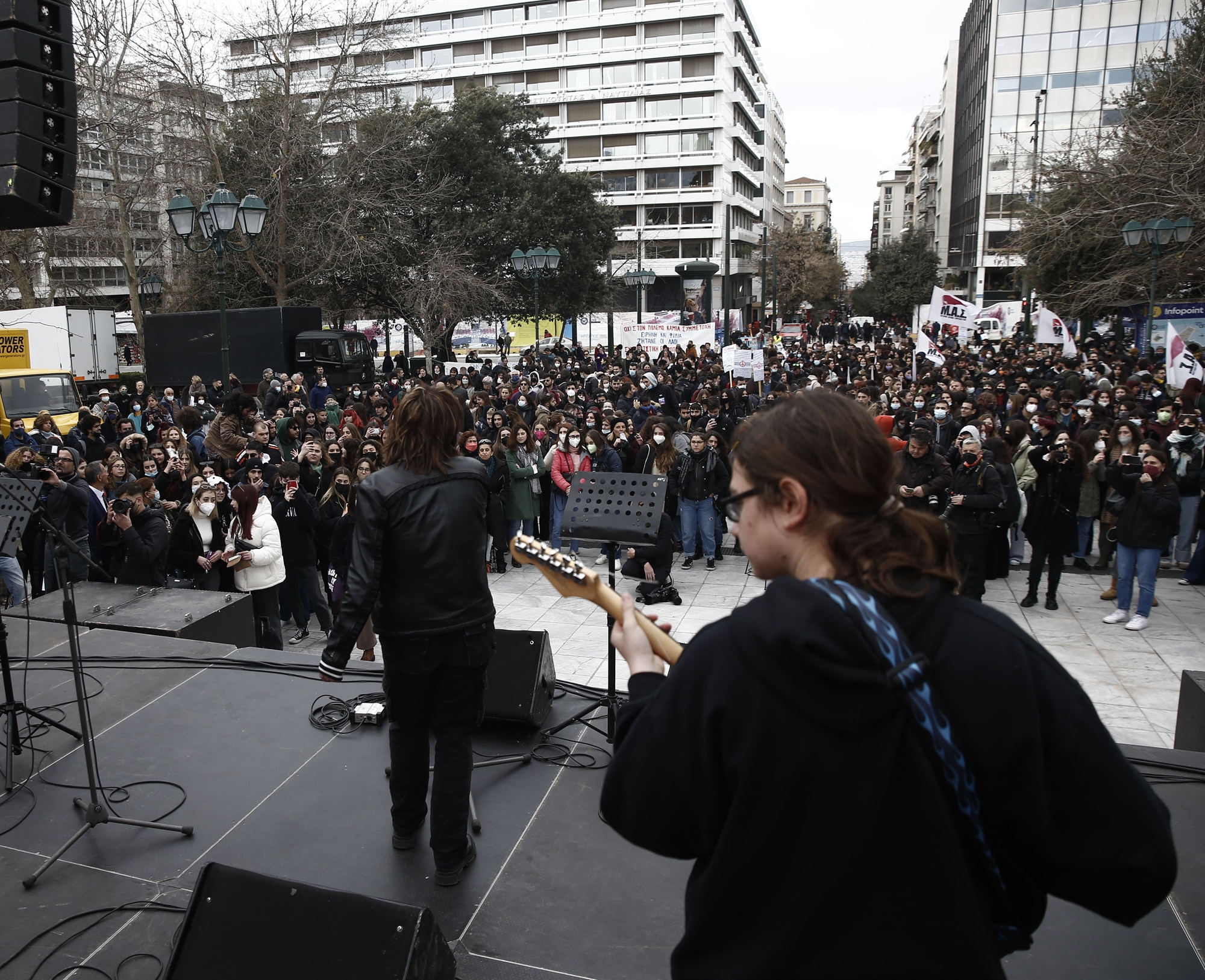 πόσοι-είναι-και-πώς-σκέφτονται-οι-φιλο-561770071