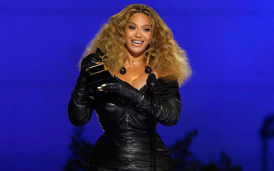 όσκαρ-2022-μπιγιόνσε-μπίλι-και-φινέας-άιλ-561777433