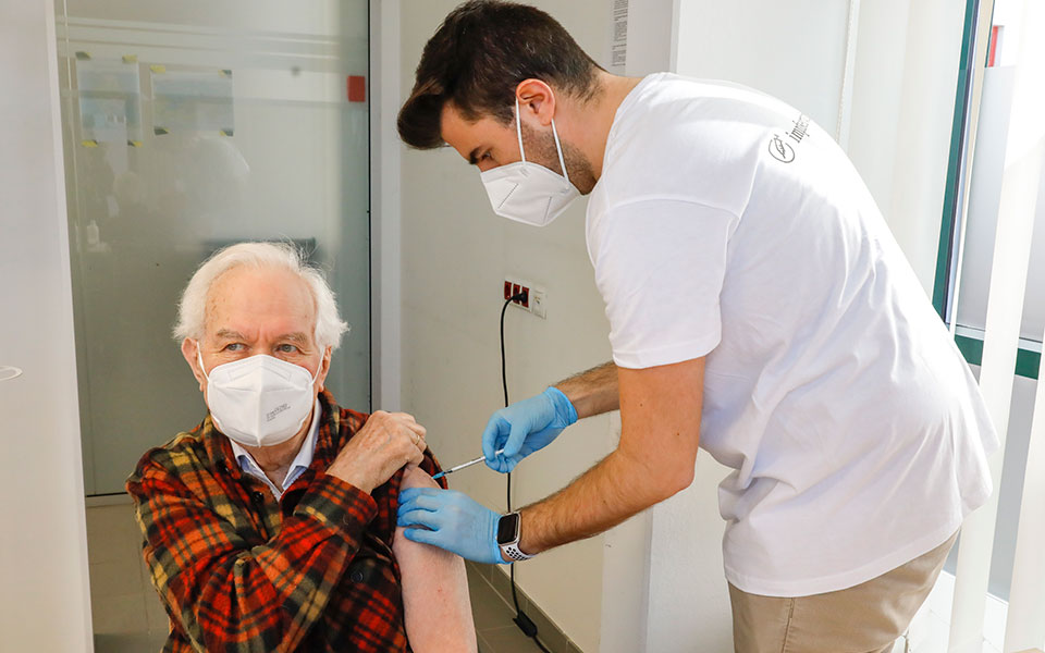 κορωνοϊός-η-αυστρία-παγώνει-την-υπο-561754012