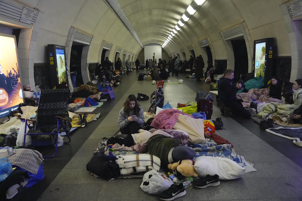 Πόλεμος στην Ουκρανία: Στήνουν υπόγειες πόλεις για να γλιτώσουν από τις βόμβες-1