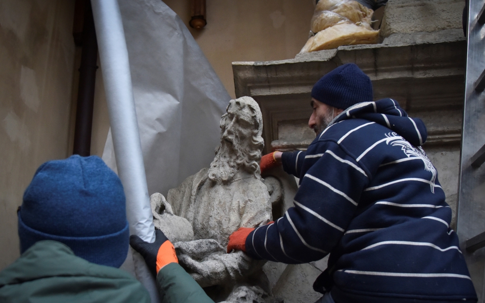 Πόλεμος στην Ουκρανία: Αγώνας δρόμου για την προστασία μνημείων και έργων τέχνης (εικόνες)-3