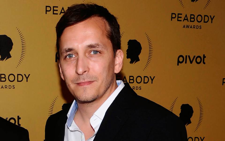 μπρεντ-ρενό-ποιος-ήταν-ο-δημοσιογράφο-561760927