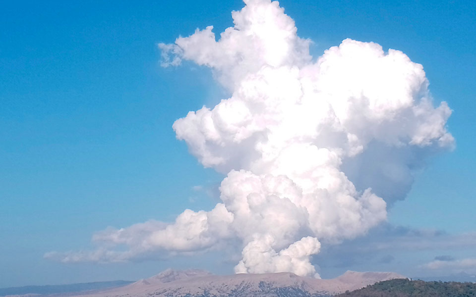 φιλιππίνες-εξερράγη-το-ηφαίστειο-τάα-561780307