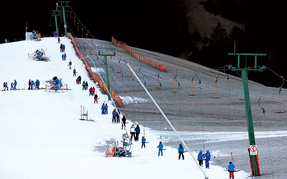 χιονοδρομικά-χωρίς-χιόνι-561749329