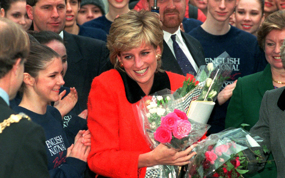 bbc-γιατί-πληρώνει-σημαντικές-αποζημιώσ-561766882