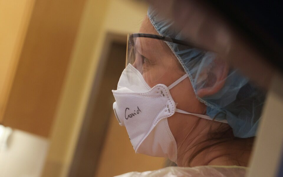 κορωνοϊός-κοκτέιλ-ομικρον-2-και-γρίπ-561771277