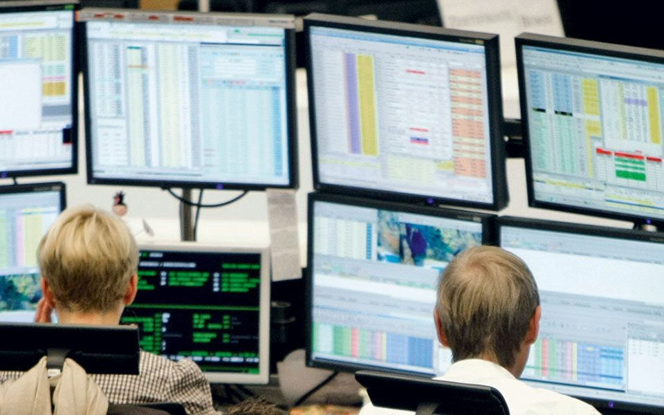 αρνητικό-κλίμα-στη-σκιά-του-πολέμου-561751918