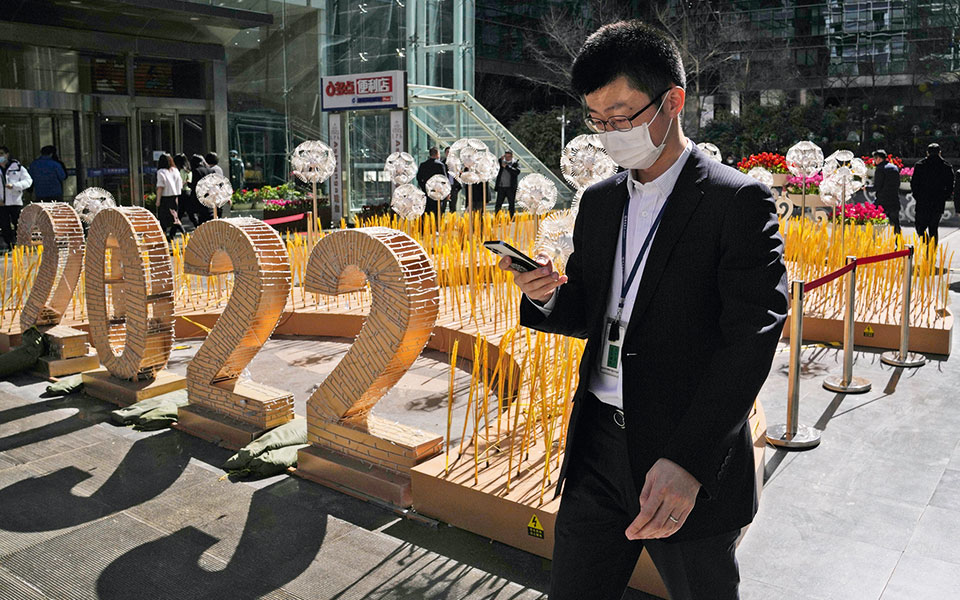 πανδημία-έξι-εκατ-νεκροί-από-covid-19-561752071