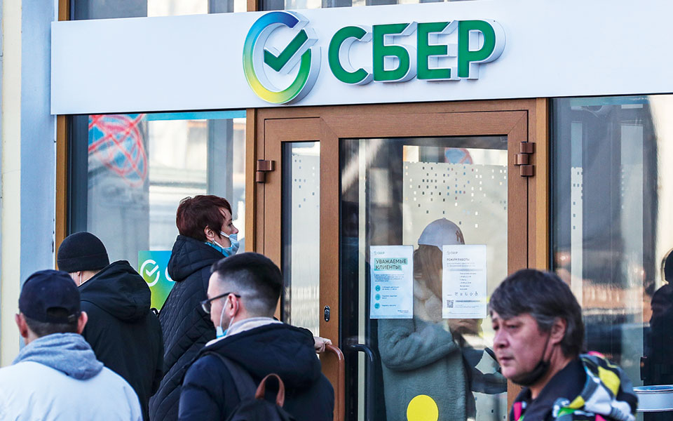 κυρώσεις-ισχυρό-πλήγμα-στις-ρωσικές-τ-561753910