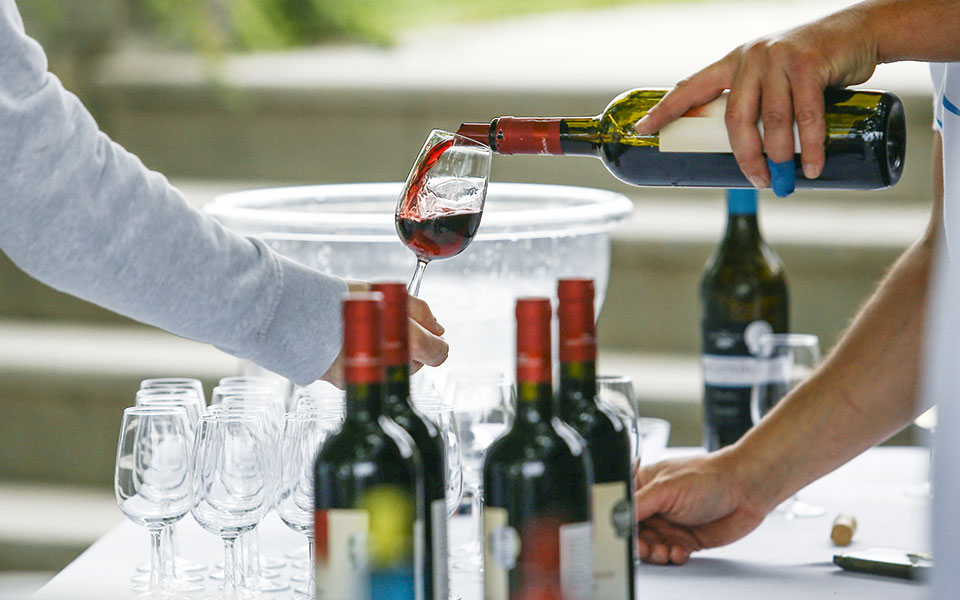 το-ελληνικό-κρασί-επιστρέφει-στο-προσ-561755650