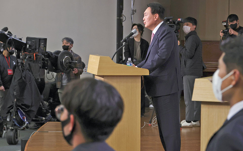 o-συντηρητικός-νέος-πρόεδρος-της-ν-κορέ-561757420