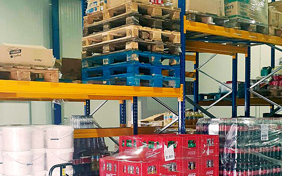 ακόμα-μία-τράπεζα-τροφίμων-εν-μέσω-κρί-561757411