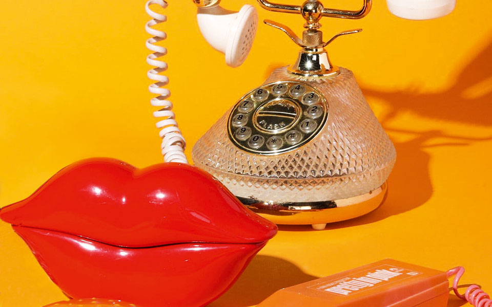 h-επιστροφή-των-σταθερών-τηλεφώνων-561777361