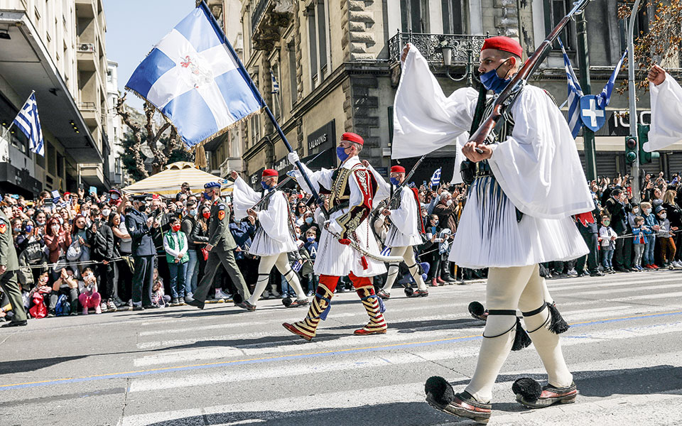 επετειακά-μηνύματα-με-φόντο-τον-πόλεμ-561780274