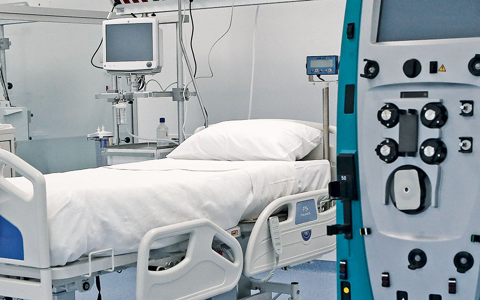 κορωνοϊός-σε-υψηλά-επίπεδα-διασωληνω-561780283