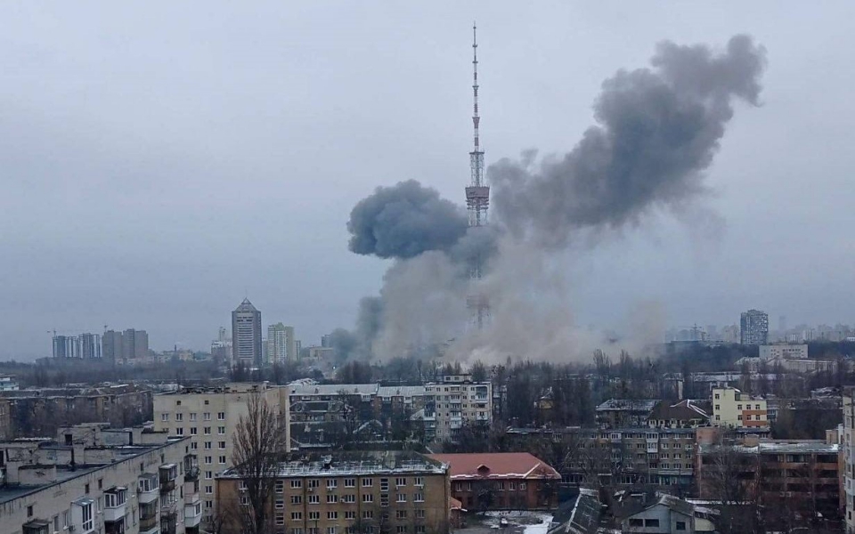 Πόλεμος στην Ουκρανία: Καρέ – καρέ τα ρωσικά πλήγματα στο Κίεβο-2