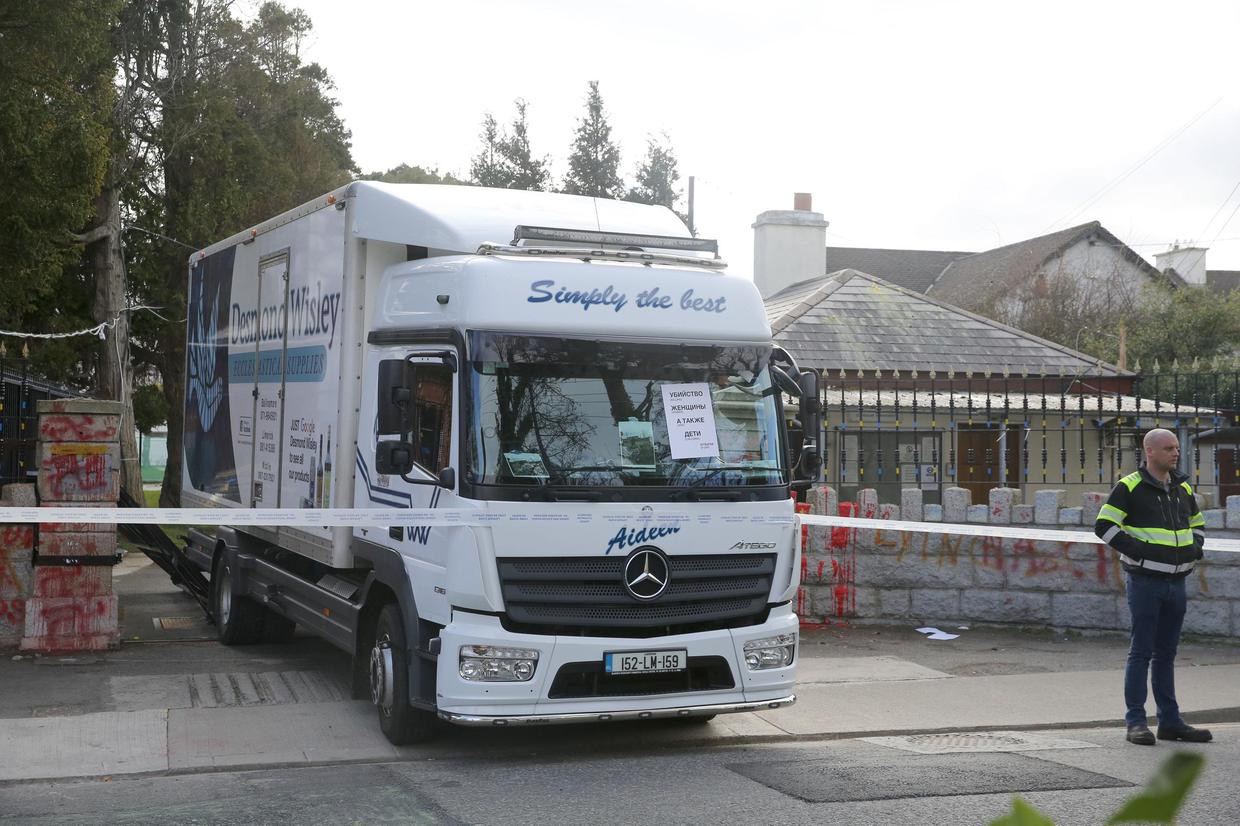 δουβλίνο-φορτηγό-έπεσε-στις-πύλες-της-561751099