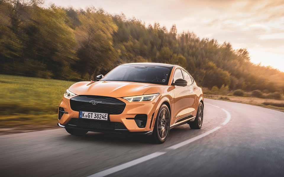 νέo-ford-mustang-mach-e-gt-εκρηκτικό-και-premium-561780247