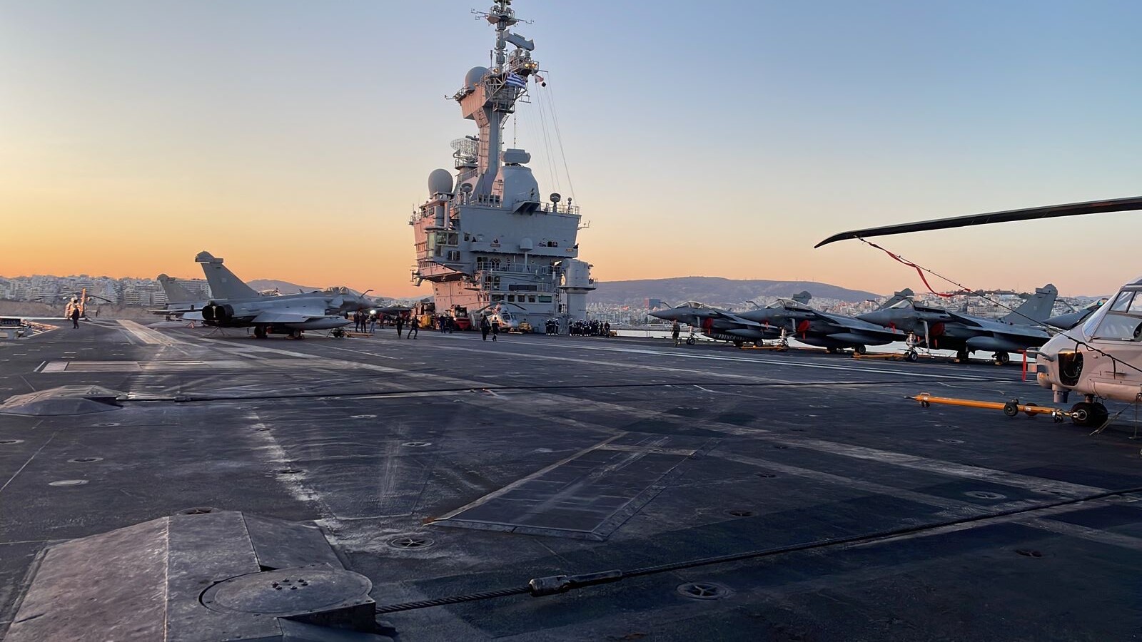 Η «Κ» στο αεροπλανοφόρο Σαρλ ντε Γκωλ (βίντεο, φωτογραφίες)-5