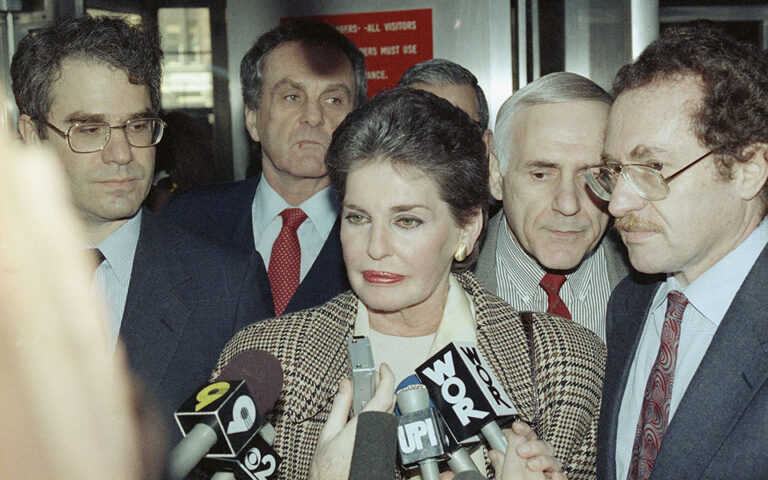 εμείς-δεν-πληρώνουμε-φόρους-μόνο-τα-α-561776224