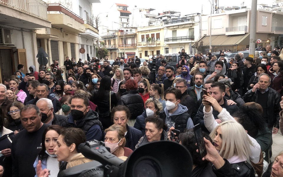 Πάτρα: Τα στοιχεία που «καίνε» τη μητέρα – Έρευνες για κεταμίνη και στα άλλα δύο παιδιά-1