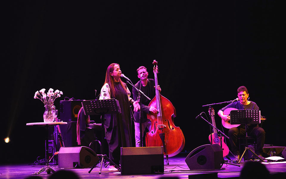 perla-batalla-αφιέρωμα-στον-leonard-cohen-στο-θέατρο-παλλάς-561783937