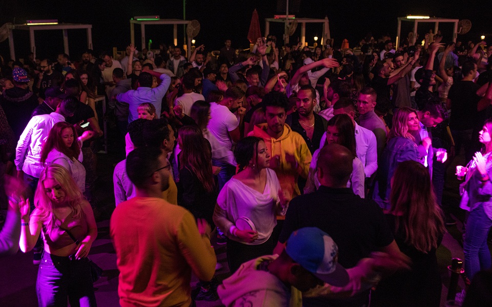 Η αναγκαστική συμβίωση Ρώσων και Ουκρανών τουριστών που ξέμειναν στην Αίγυπτο-3