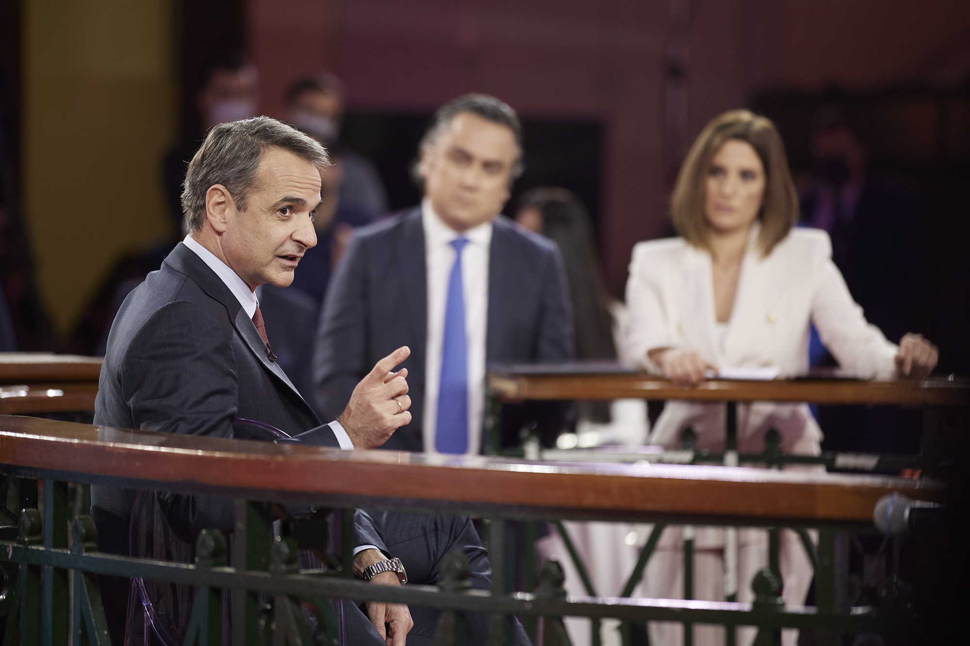 πίεση-από-μαξίμου-προς-κιναλ-561786109