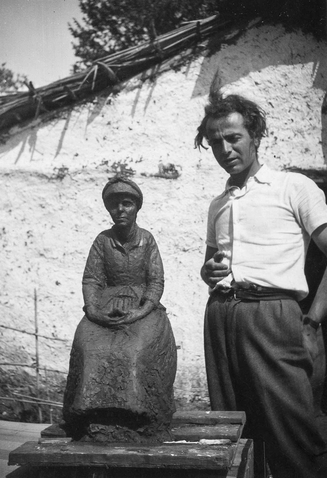 Γλύπτες επί το έργον: Από την ύλη του εργαστηρίου, στην ύλη του γλυπτού-2