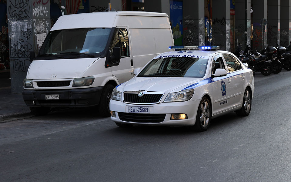 αιγάλεω-χειροπέδες-σε-32χρονο-για-αρπαγ-561772180