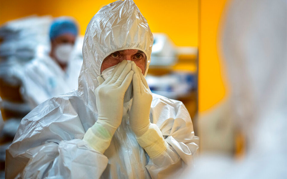 κορωνοϊός-56-θάνατοι-389-διασωληνωμένοι-561749437