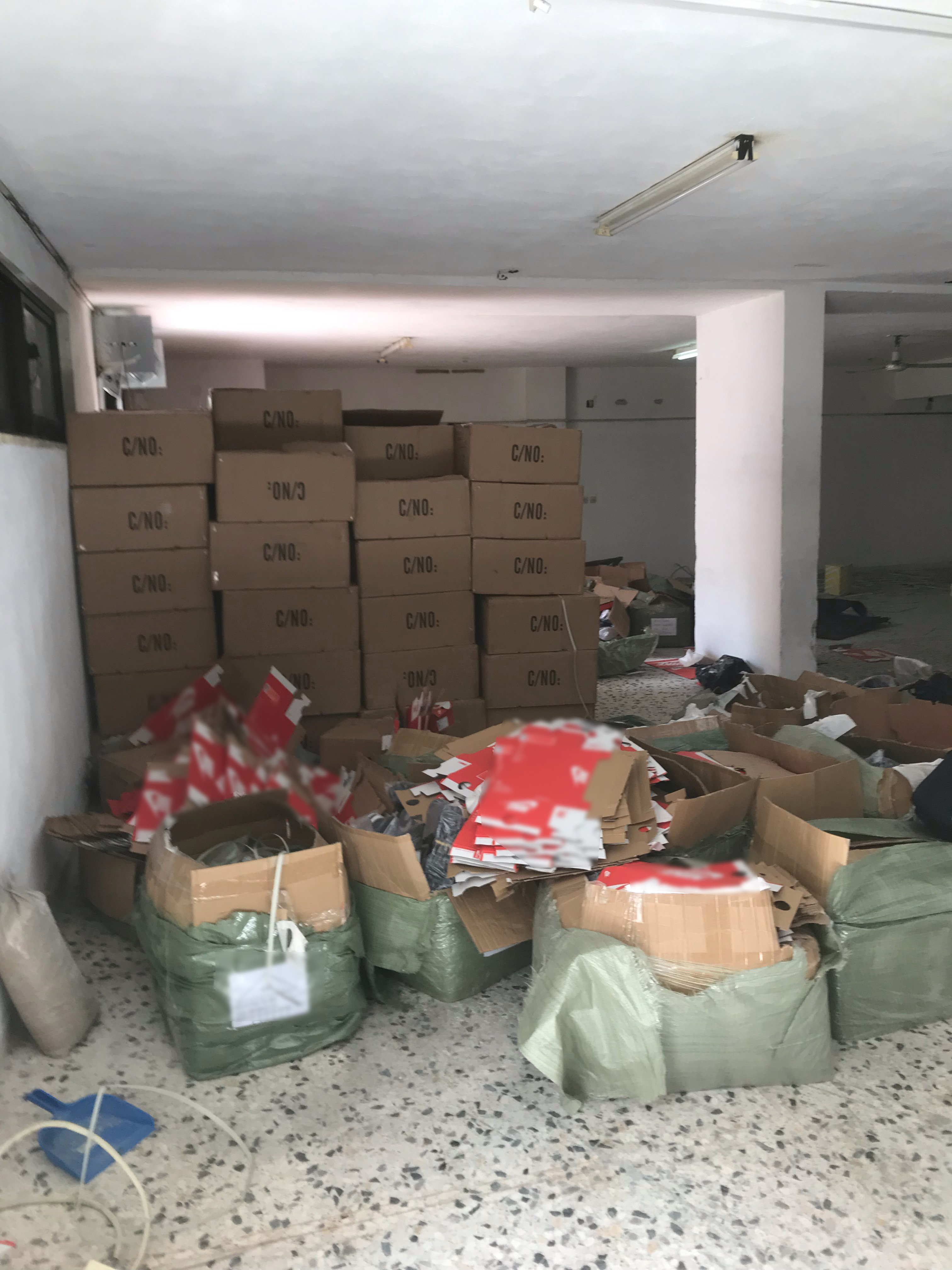 Χειροπέδες σε μέλη εγκληματικής οργάνωσης που διακινούσαν απομιμητικά προϊόντα μέσω Internet – 14 συλλήψεις-5