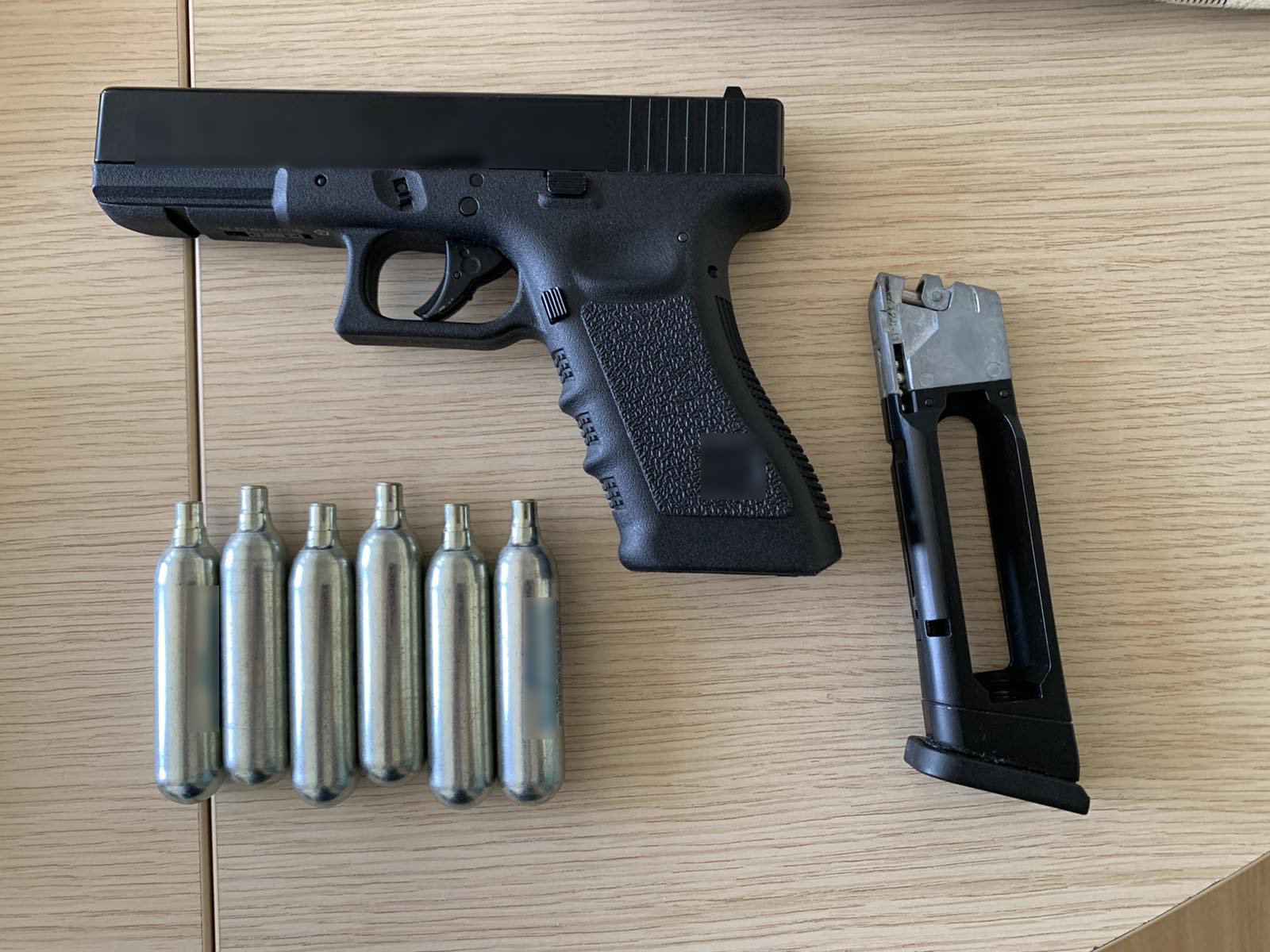 Χειροπέδες σε μέλη εγκληματικής οργάνωσης που διακινούσαν απομιμητικά προϊόντα μέσω Internet – 14 συλλήψεις-4