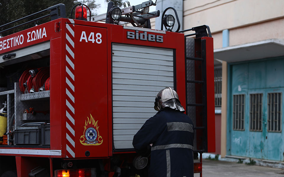 βόλος-στάχτη-πέντε-αυτοκίνητα-της-αστ-561762835
