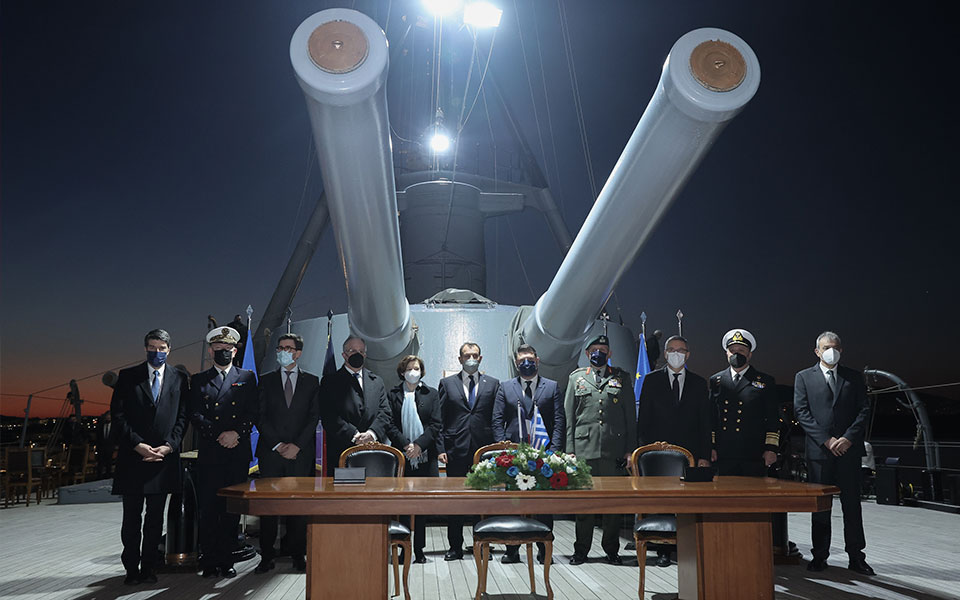 στο-θωρηκτό-αβέρωφ-οι-υπογραφές-για-561777907