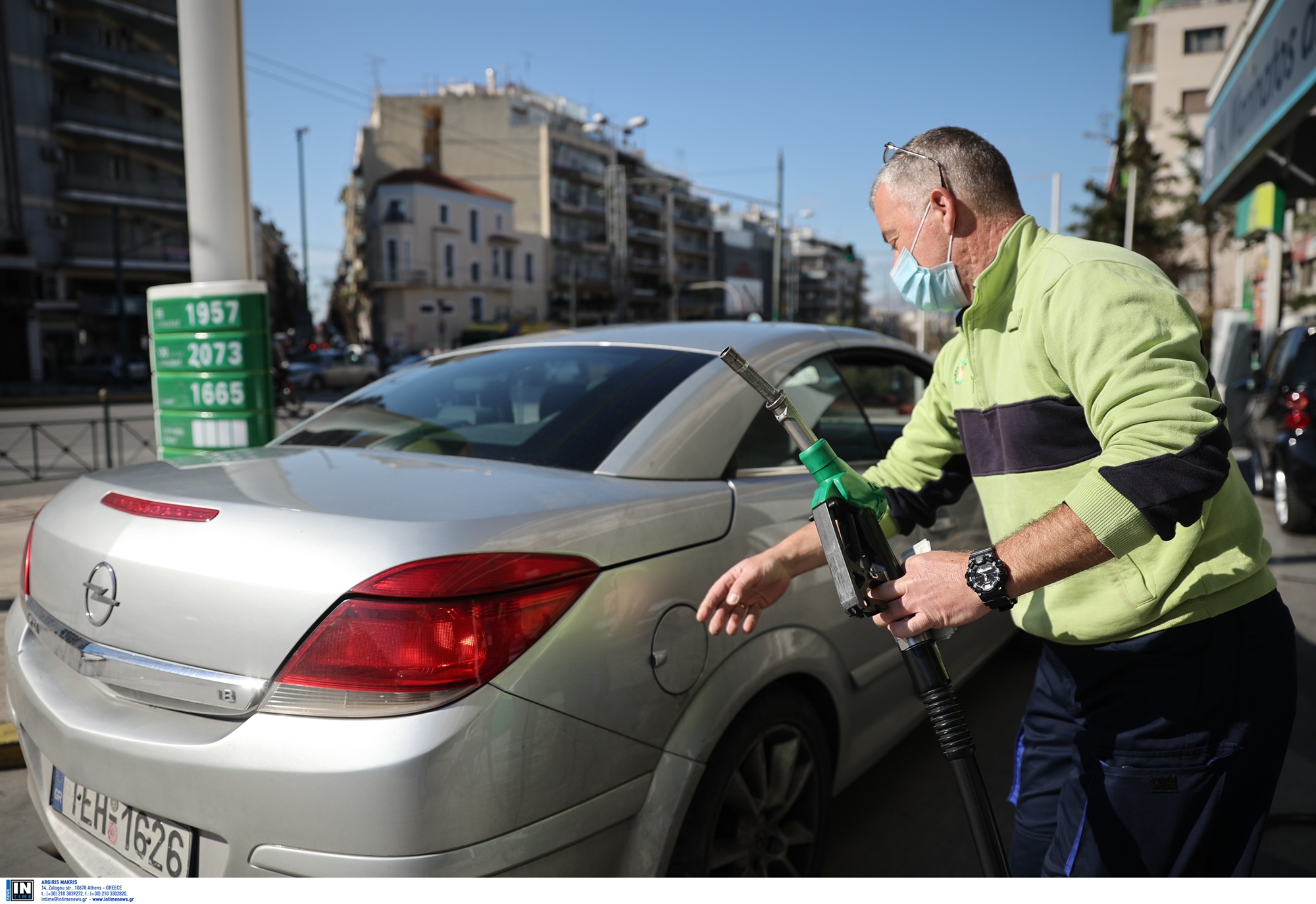 πάνω-από-τα-2-ευρώ-το-λίτρο-εκτινάχθηκε-561755308