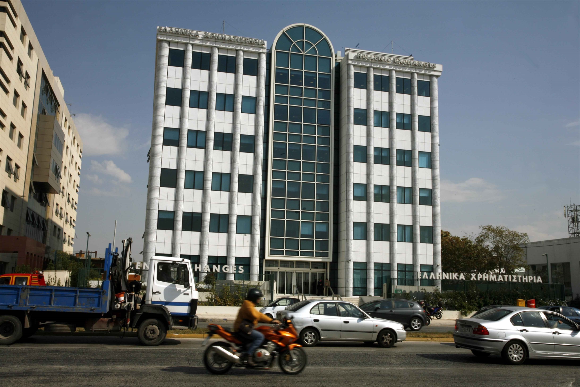 χρηματιστήριο-βουτιά-385-με-έκρηξη-τζ-561742297