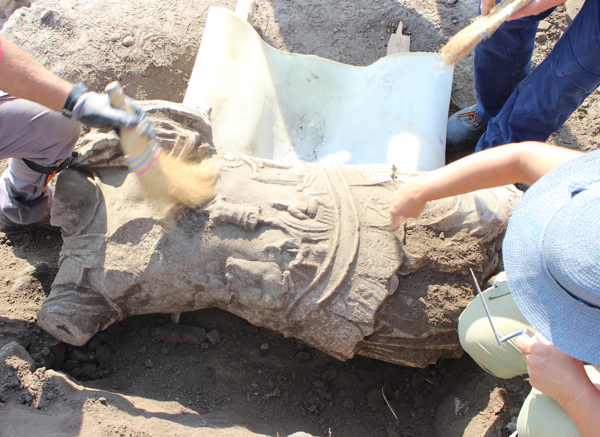 άγαλμα-θωρακοφόρου-στην-αμφίπολη-συ-561767650