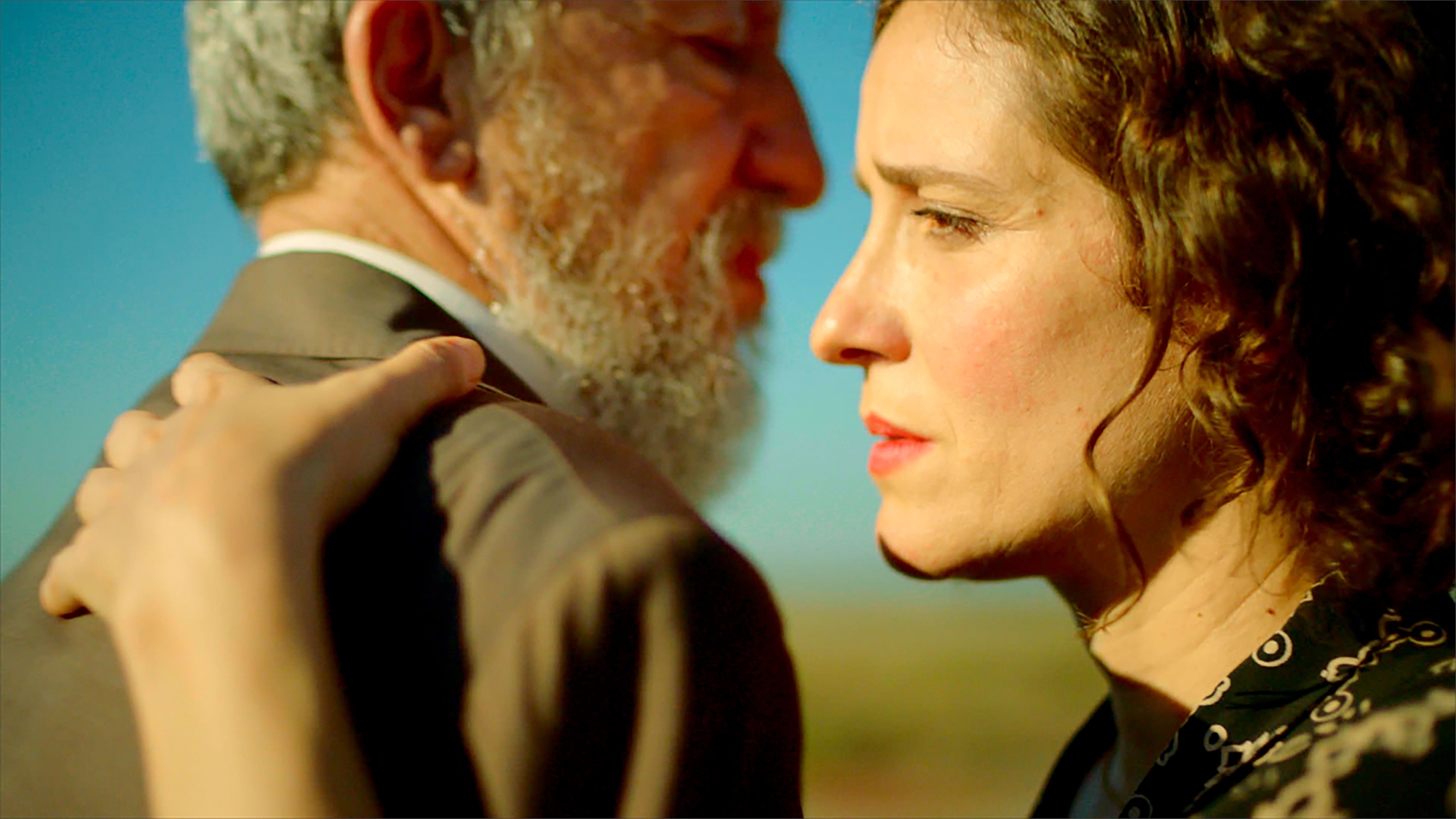 η-πόλη-και-η-πόλη-φωτίζοντας-τις-πληγ-561769372