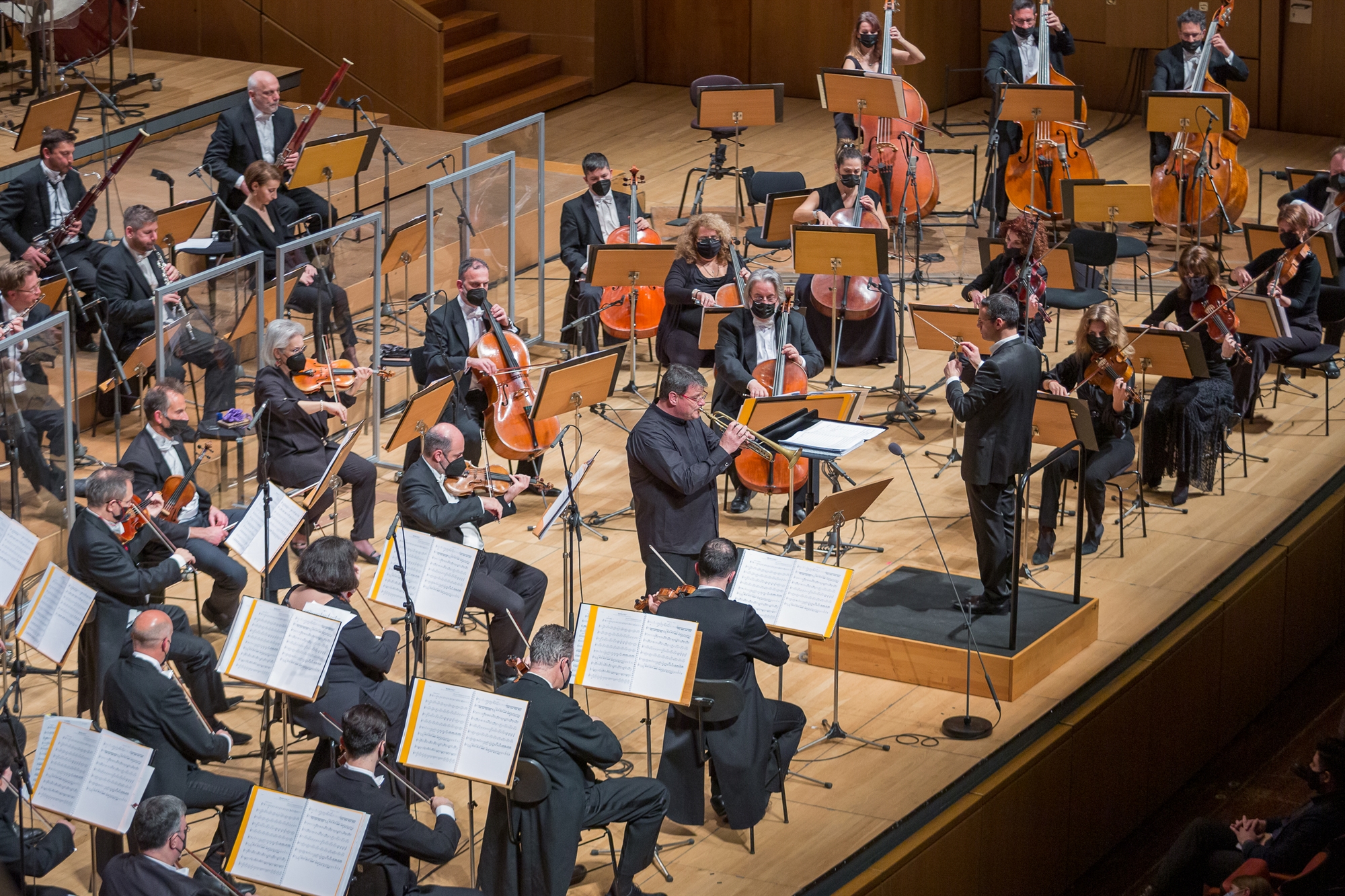 ενδιαφέρον-αλλά-αμήχανο-αφιέρωμα-στο-561780169