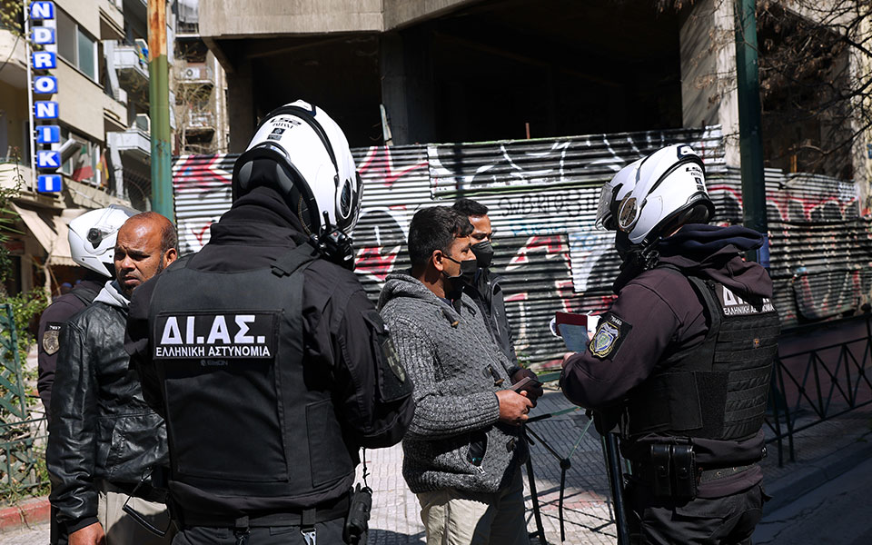 μεγάλη-επιχείρηση-της-ελ-ασ-στο-κέντρο-561762985