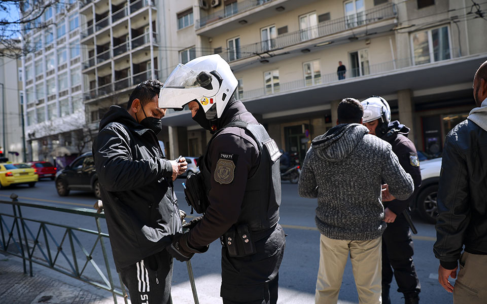 Μεγάλη επιχείρηση της ΕΛ.ΑΣ. στο κέντρο της Αθήνας για ναρκωτικά και παρεμπόριο-1