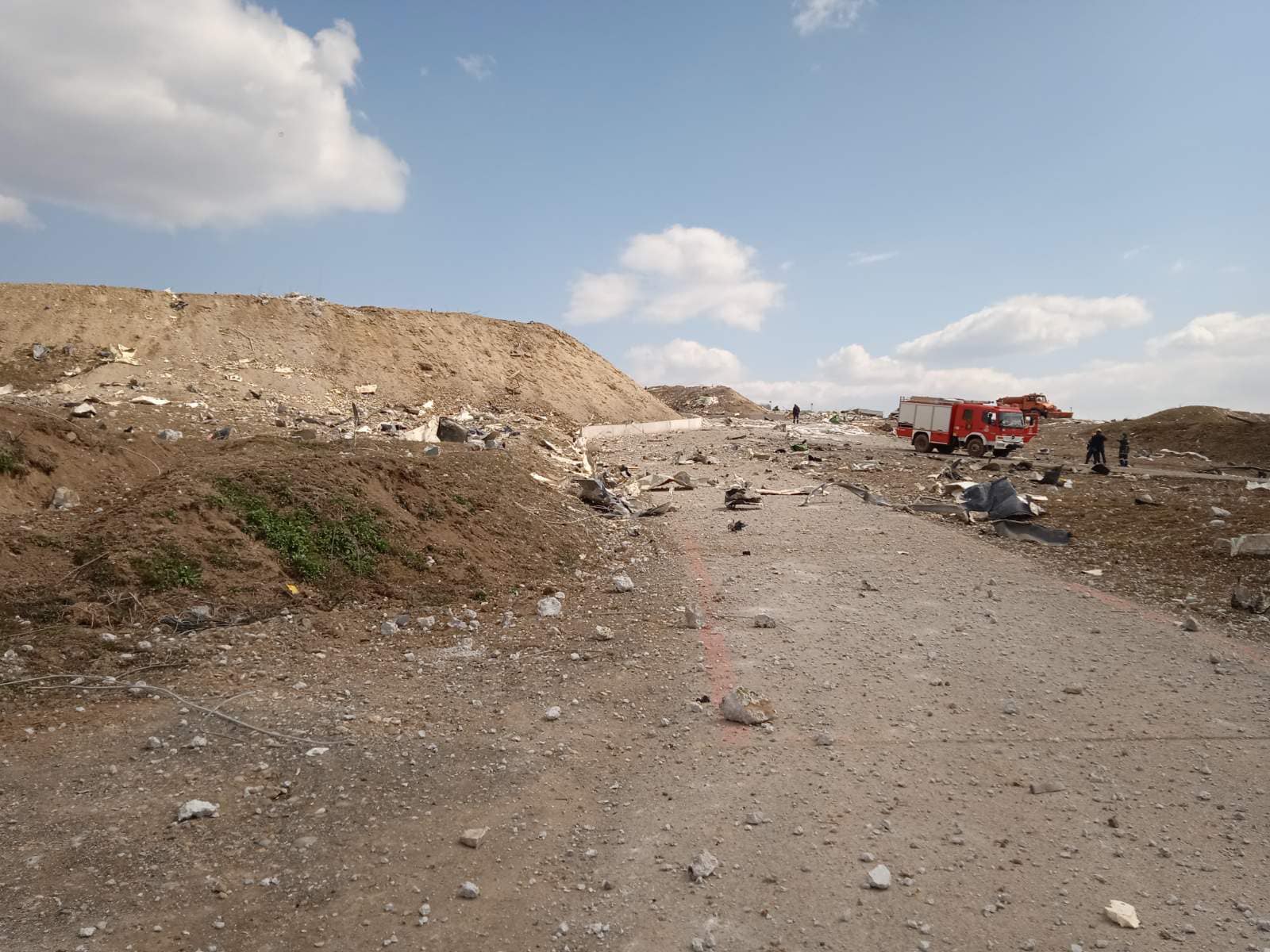 Έκρηξη σε εργοστάσιο στα Γρεβενά: Εξανεμίζονται οι ελπίδες για τους τρεις εργάτες (εικόνες)-2