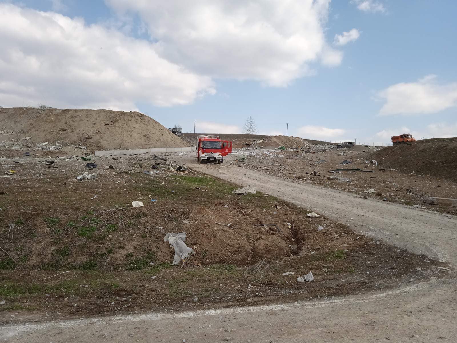 Έκρηξη σε εργοστάσιο στα Γρεβενά: Εξανεμίζονται οι ελπίδες για τους τρεις εργάτες (εικόνες)-3