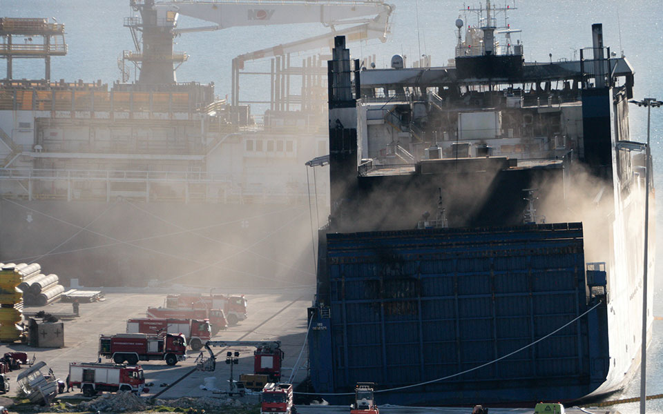 euroferry-olympia-ολοκληρώθηκε-η-απομάκρυνση-καμ-561768835
