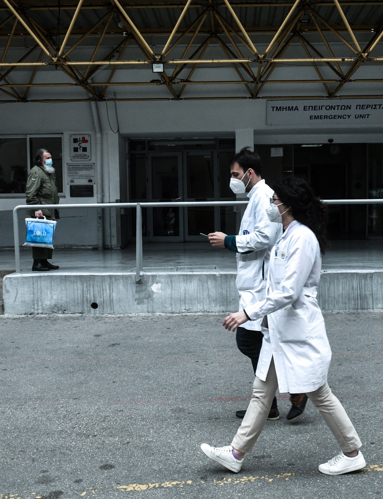 πανδημία-σε-φάση-ανάκαμψης-η-covid-19-561784399